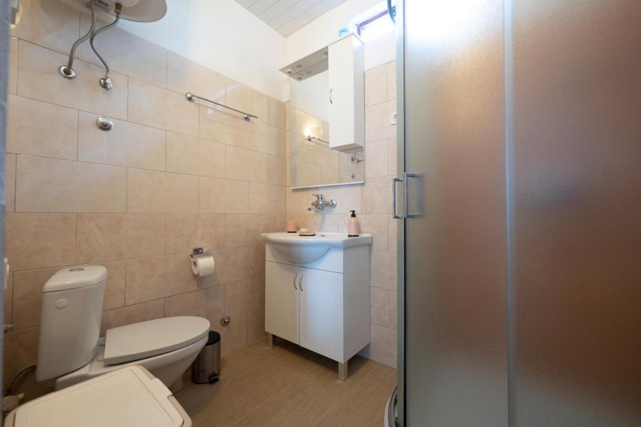 Studio Apartman Ema 2 Gornji Karin Buitenkant foto