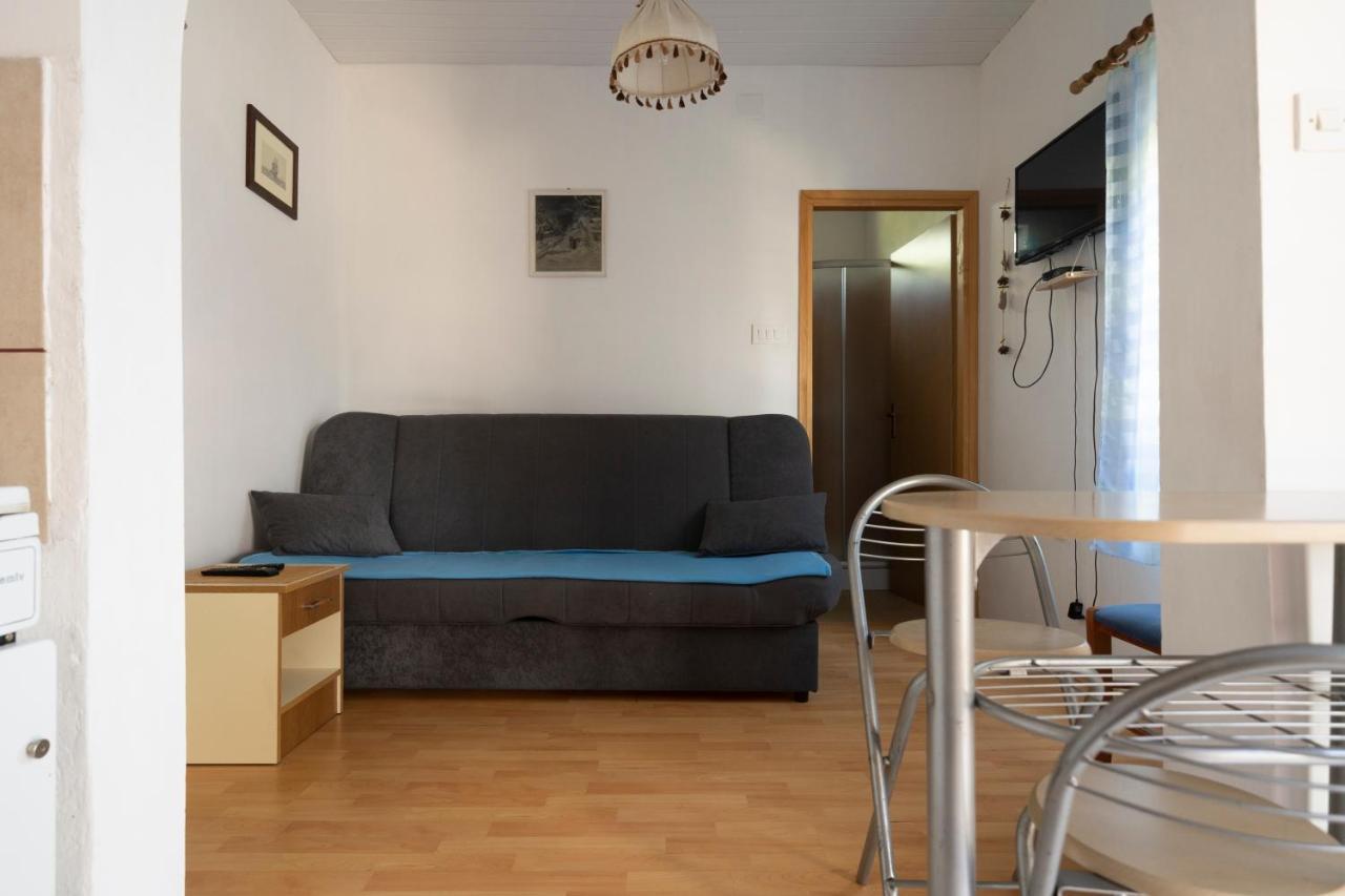 Studio Apartman Ema 2 Gornji Karin Buitenkant foto