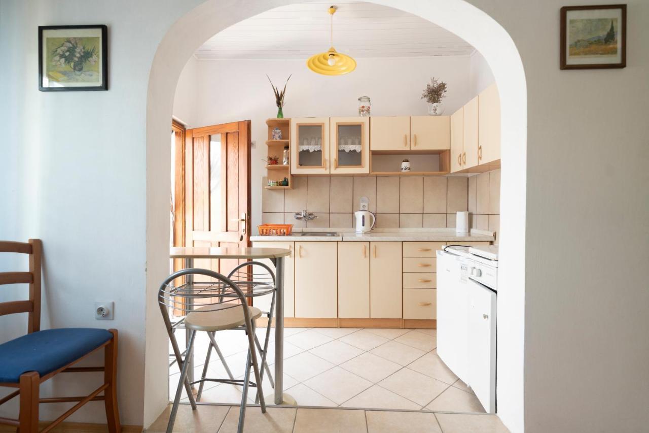 Studio Apartman Ema 2 Gornji Karin Buitenkant foto