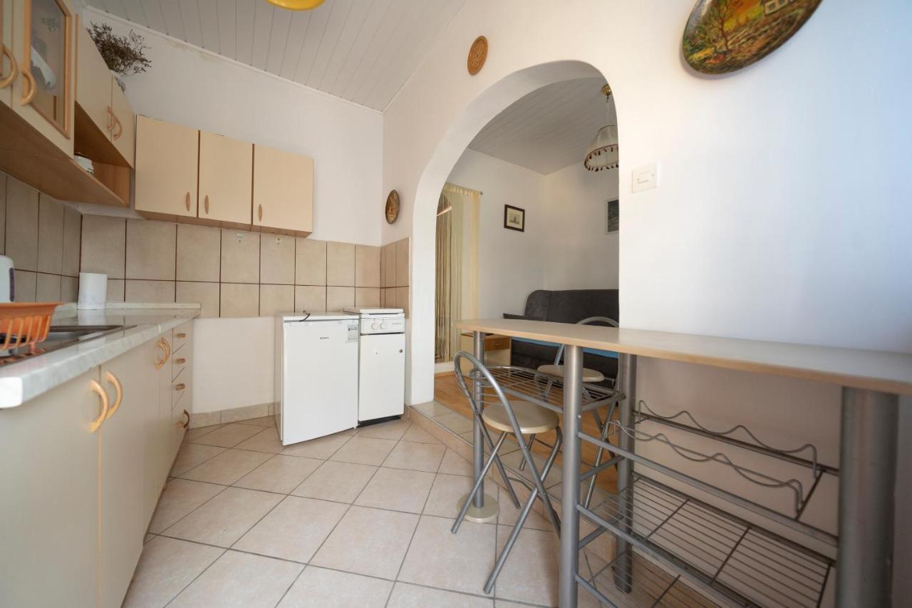 Studio Apartman Ema 2 Gornji Karin Buitenkant foto